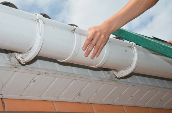 Cost of Gutter Reattachment in Elk Grove