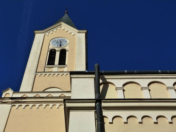 Cost of Church Gutter Installation in Elk Grove