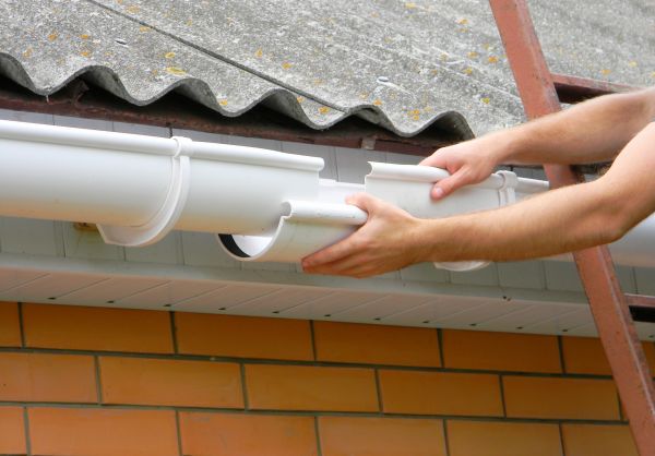 Cost of Gutter Hanging in Elk Grove